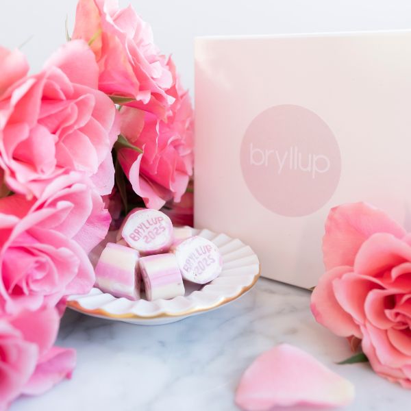 Wedding candies pink table decorations