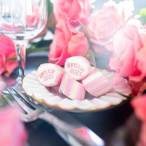 Wedding candies pink table decorations