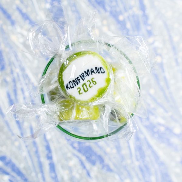 Individually wrapped Konfirmand candies green - nice table decoration