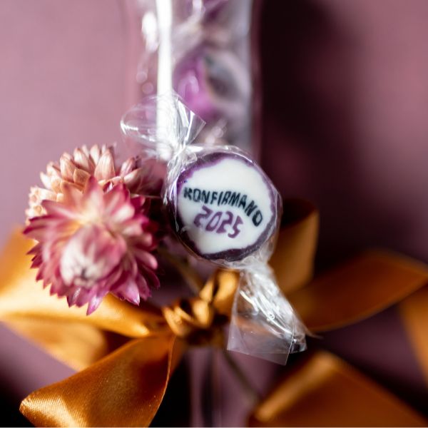 Individually wrapped Konfirmand candies in purple