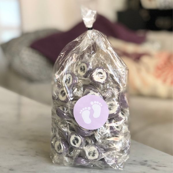 Babyfüße lila einzeln verpackte Bonbons